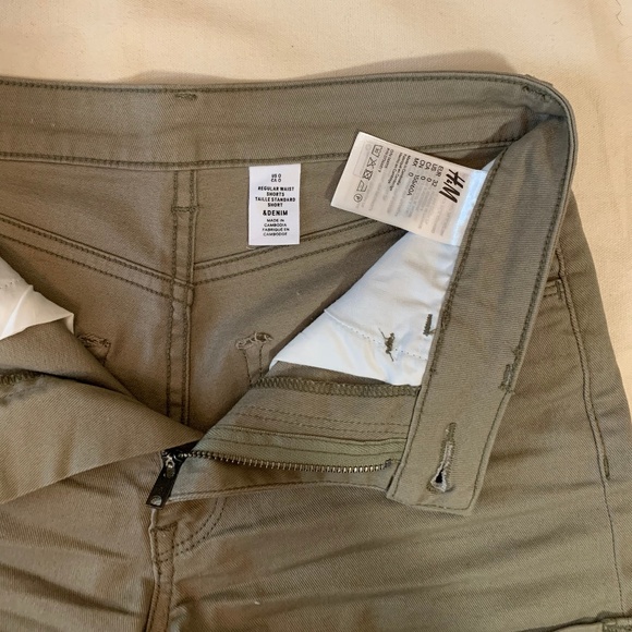 Green Shorts FINAL PRICE - Picture 3 of 8